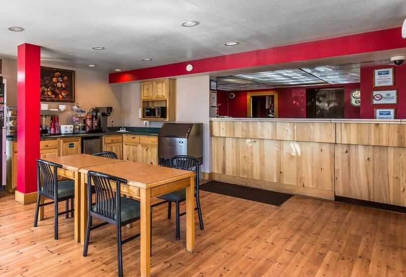 בית מלון כפרי Rodeway Inn Billings Logan Intl Airport Near St Vincent Hospital