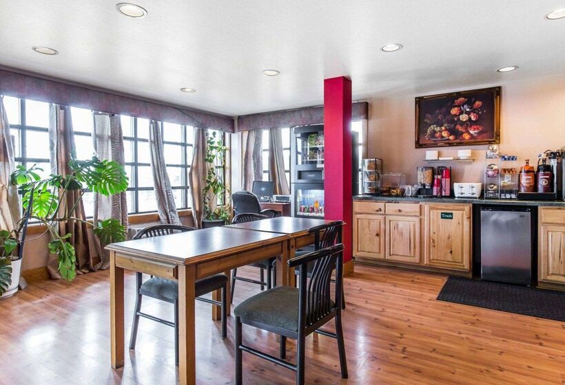 בית מלון כפרי Rodeway Inn Billings Logan Intl Airport Near St Vincent Hospital