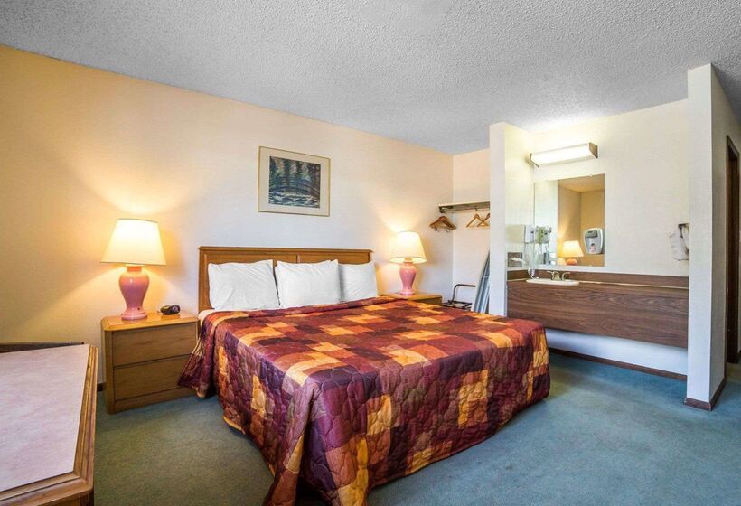 בית מלון כפרי Rodeway Inn Billings Logan Intl Airport Near St Vincent Hospital
