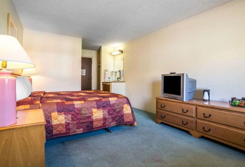 בית מלון כפרי Rodeway Inn Billings Logan Intl Airport Near St Vincent Hospital