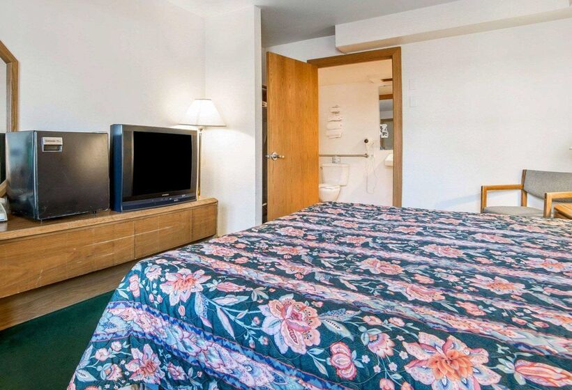 בית מלון כפרי Rodeway Inn Billings Logan Intl Airport Near St Vincent Hospital