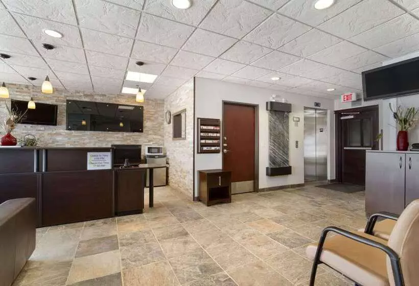 Hotel Super 8 By Wyndham Saskatoon Near Downtown