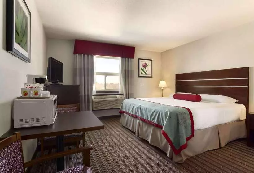 Hotel Super 8 By Wyndham Saskatoon Near Downtown