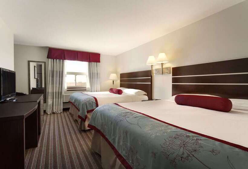 هتل Super 8 By Wyndham Saskatoon Near Downtown
