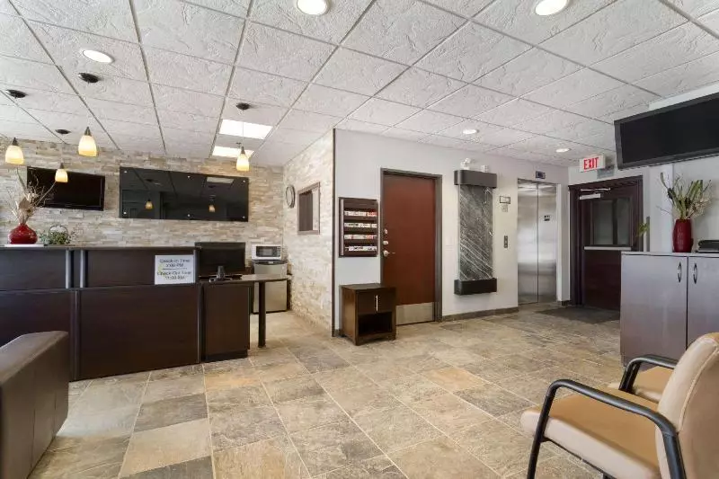 Hotel Super 8 By Wyndham Saskatoon Near Downtown