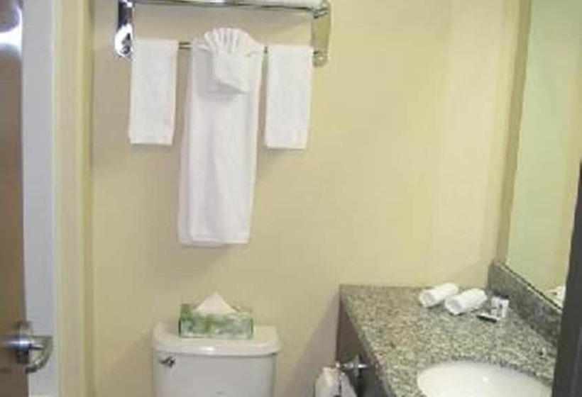 هتل Super 8 By Wyndham Saskatoon Near Downtown