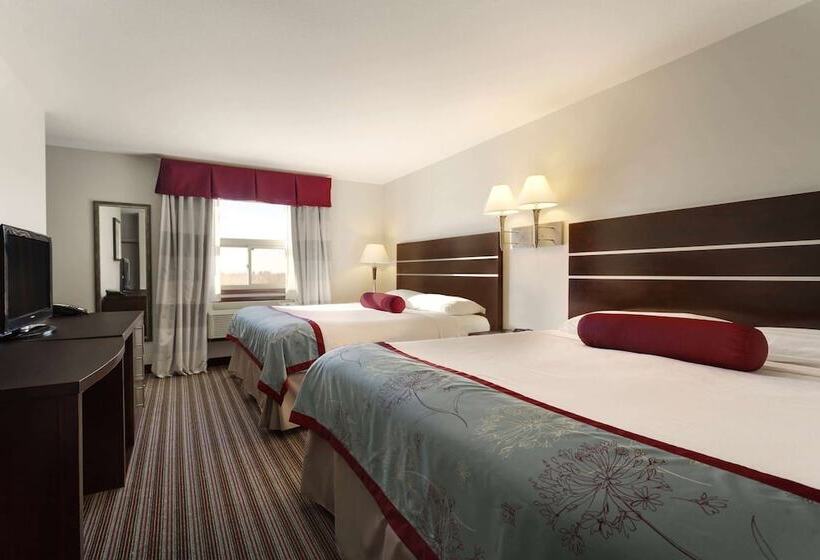 هتل Super 8 By Wyndham Saskatoon Near Downtown