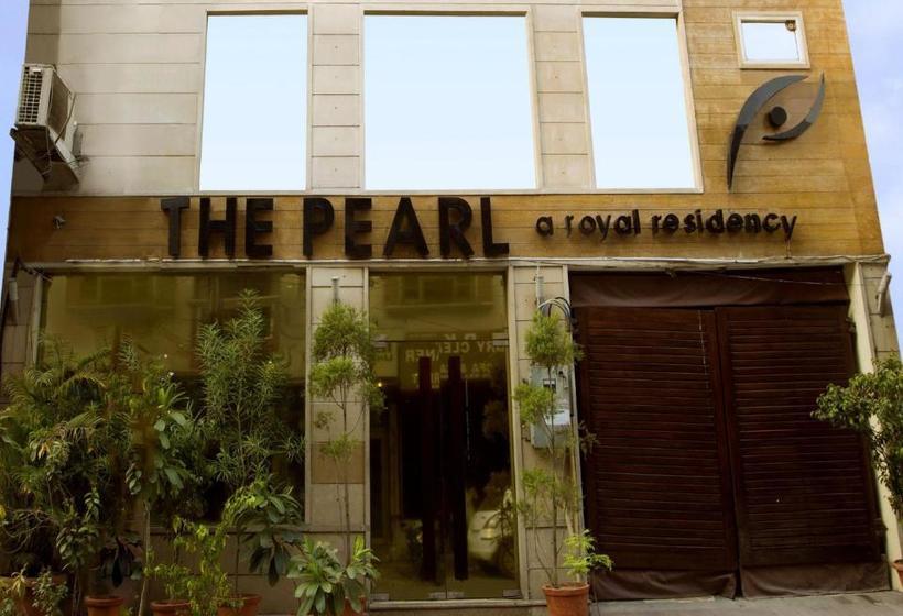 ホテル The Pearl  A Royal Residency