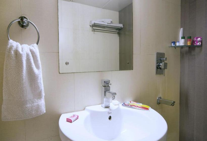 ホテル The Pearl  A Royal Residency