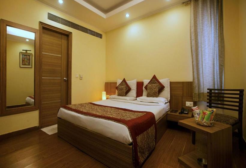 ホテル The Pearl  A Royal Residency