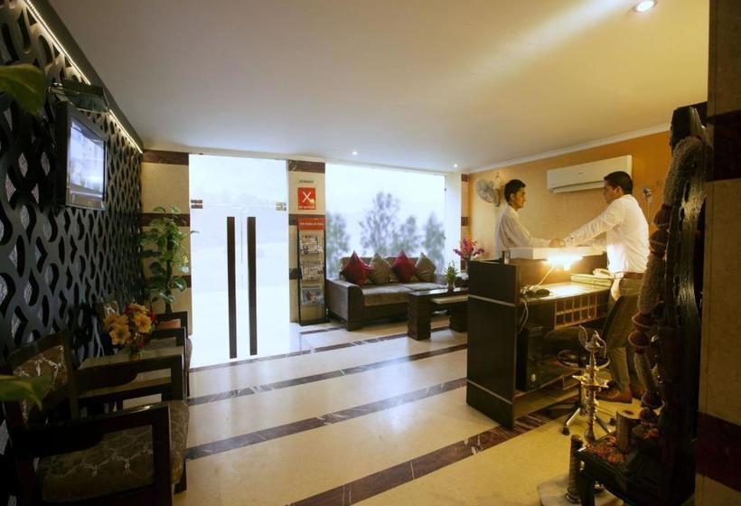 ホテル The Pearl  A Royal Residency