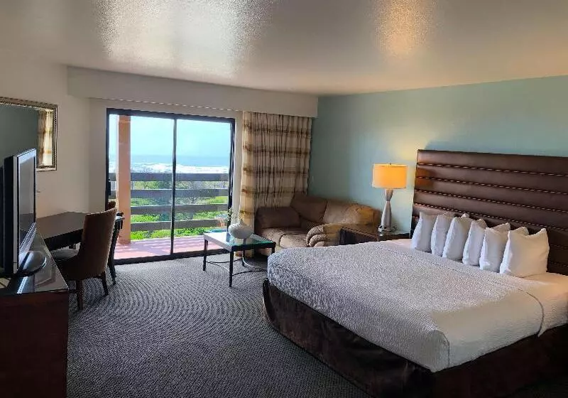 Отель Best Western Plus Cutting Horse Inn & Suites