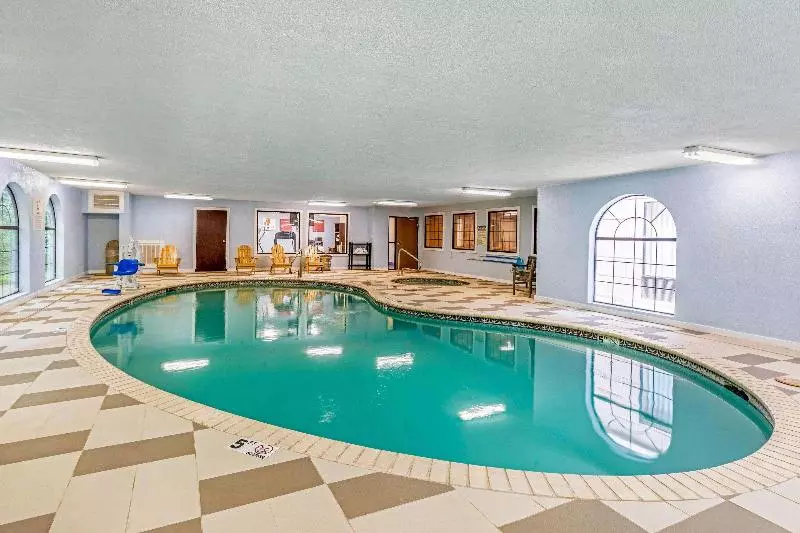 فندق Comfort Suites