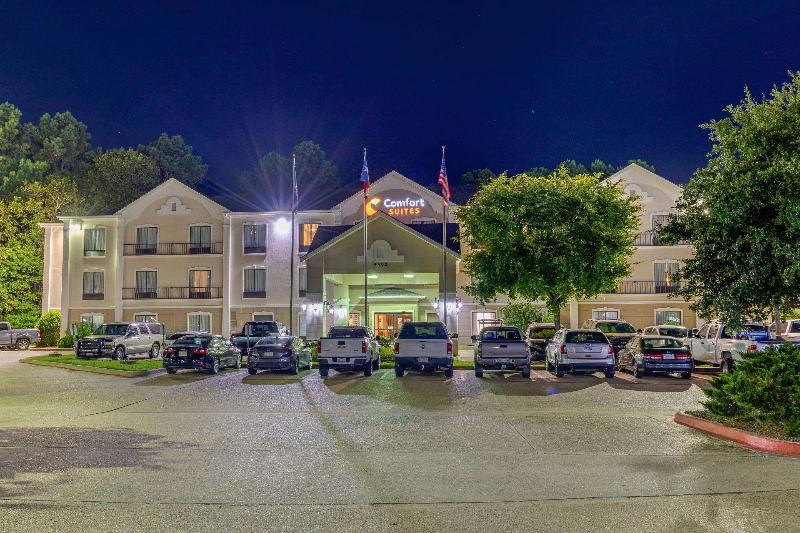 فندق Comfort Suites