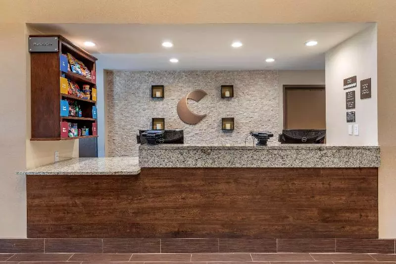 فندق Comfort Suites