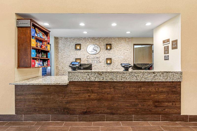 فندق Comfort Suites