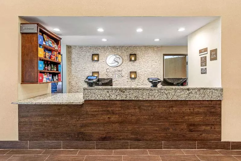 فندق Comfort Suites