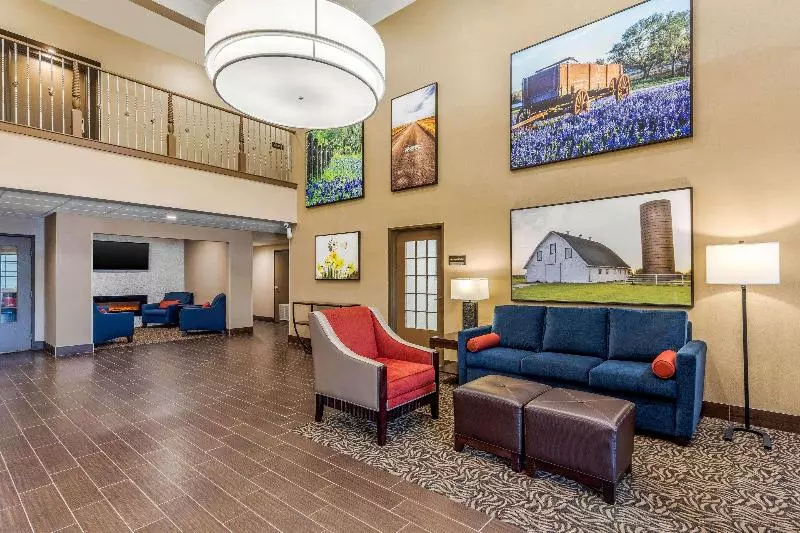 فندق Comfort Suites