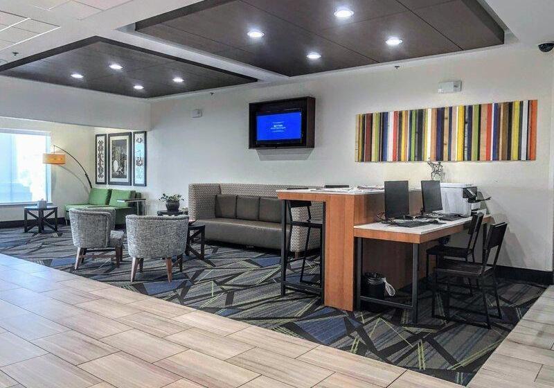 בית מלון כפרי Holiday Inn Express & Suites Hearne By Ihg