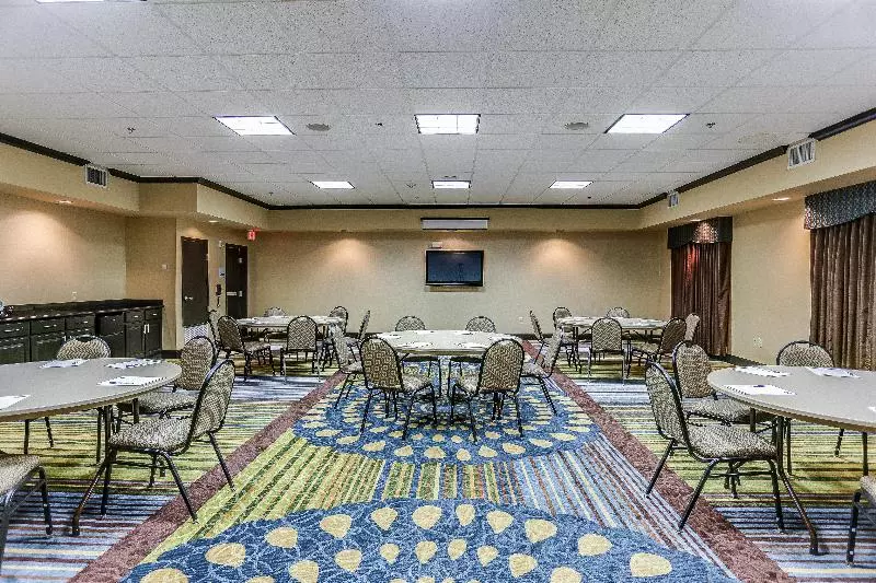 Holiday Inn Express Hotel & Suites Huntsville, An Ihg
