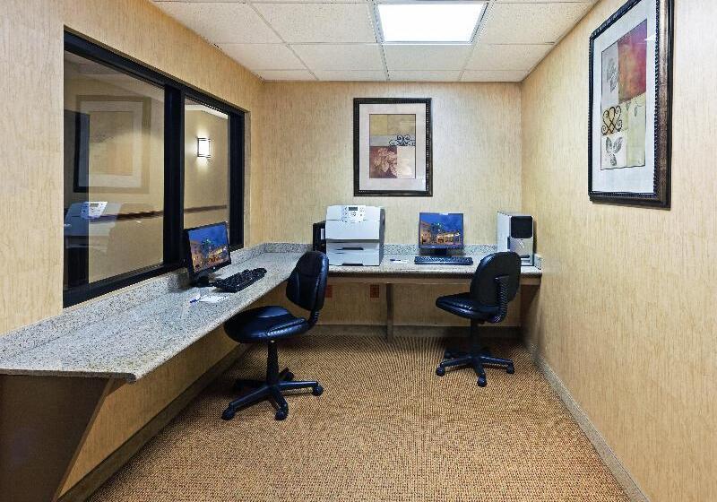 בית מלון כפרי Holiday Inn Express & Suites   Laredo Event Center Area, An Ihg