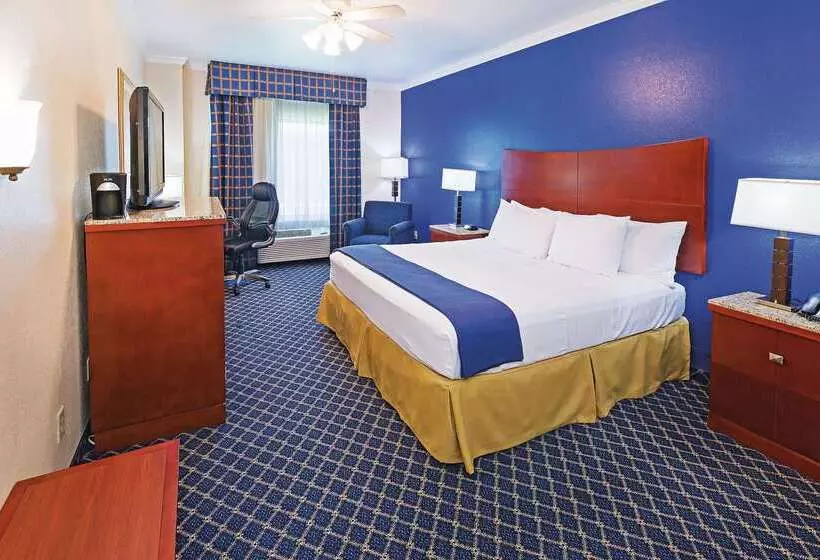 Отель La Quinta By Wyndham Dalhart