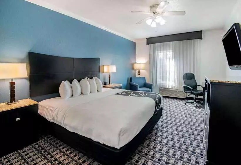 Отель La Quinta By Wyndham Dalhart