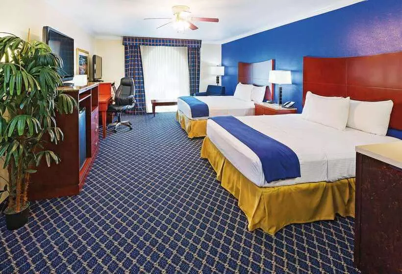 Отель La Quinta By Wyndham Dalhart