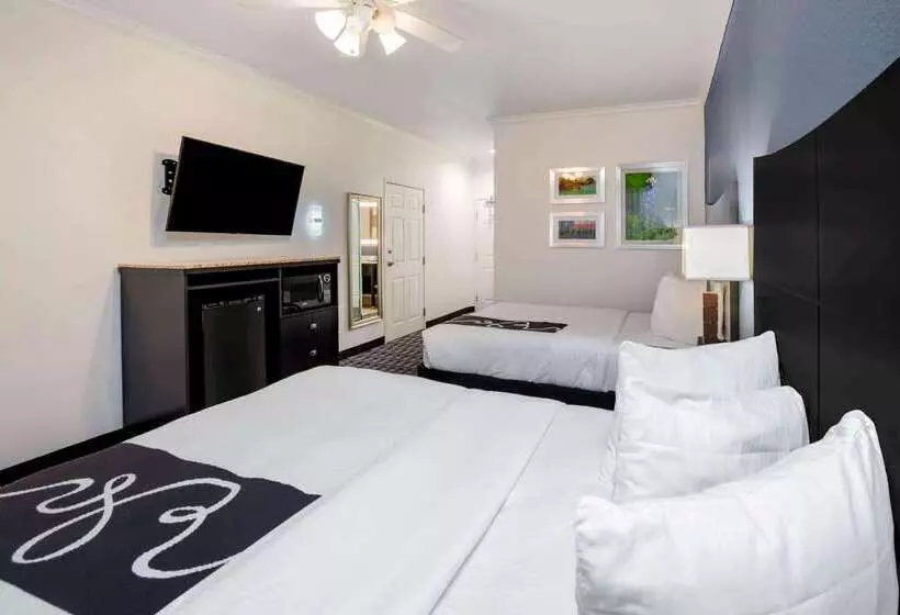 Отель La Quinta By Wyndham Dalhart