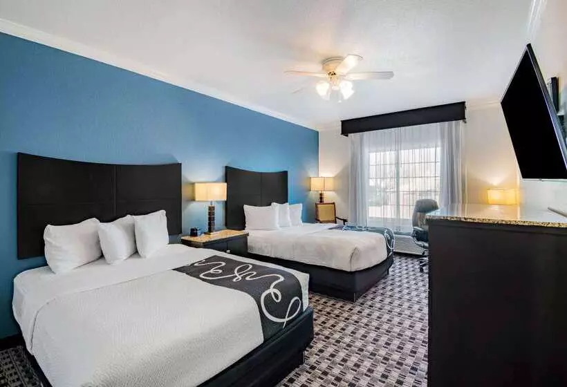 Отель La Quinta By Wyndham Dalhart