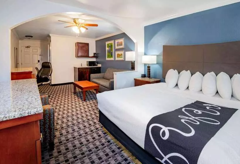 Отель La Quinta By Wyndham Dalhart