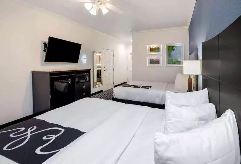 Отель La Quinta By Wyndham Dalhart