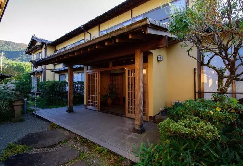 Yufuin Onsen Wafu Ryokan Tsuenosho