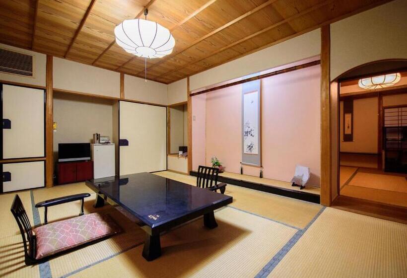 Yufuin Onsen Wafu Ryokan Tsuenosho
