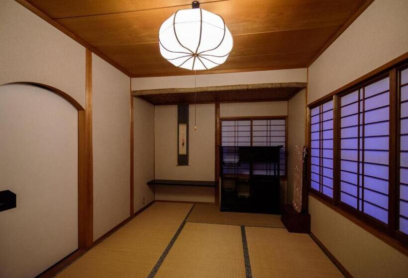 Yufuin Onsen Wafu Ryokan Tsuenosho