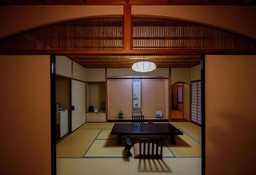 Yufuin Onsen Wafu Ryokan Tsuenosho