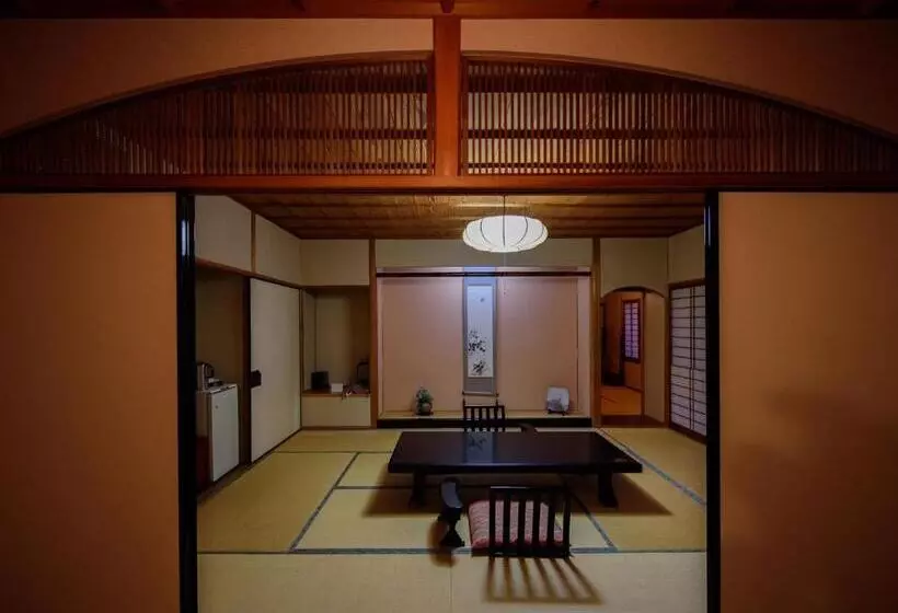 Yufuin Onsen Wafu Ryokan Tsuenosho