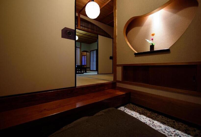 Yufuin Onsen Wafu Ryokan Tsuenosho