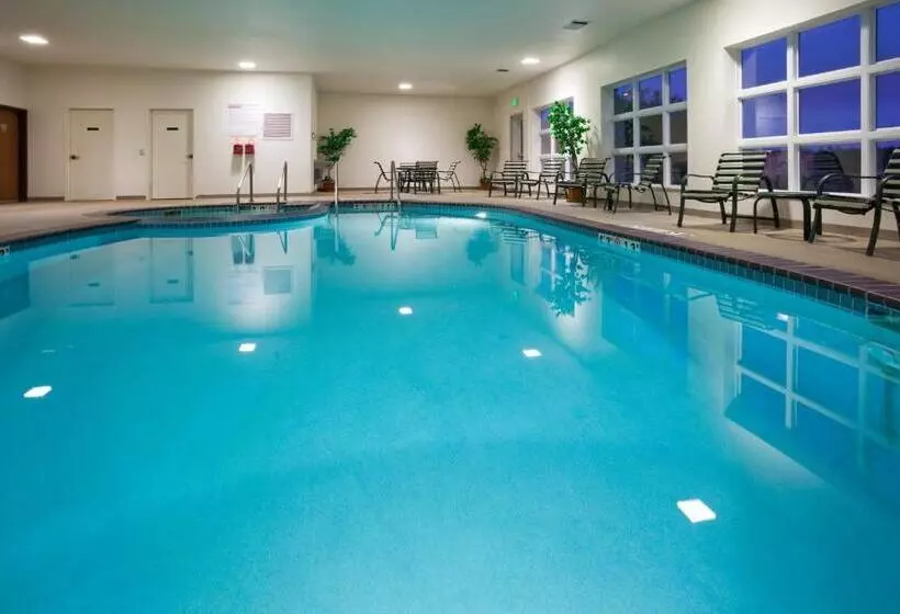 Отель Holiday Inn Express And Suites Stevens Point By Ihg