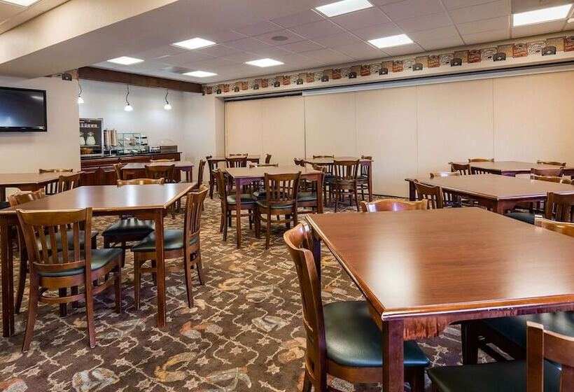 בית מלון כפרי Best Western Plus Country Inn & Suites