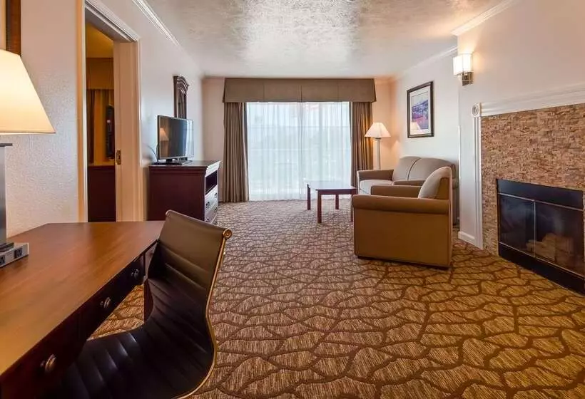 Отель Best Western Salinas Monterey