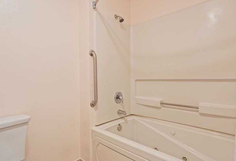 Отель Best Western Salinas Monterey