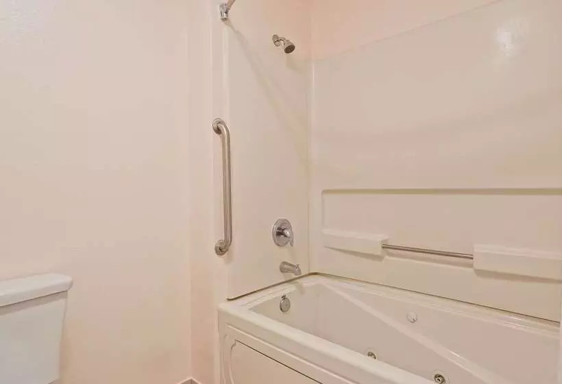 Отель Best Western Salinas Monterey