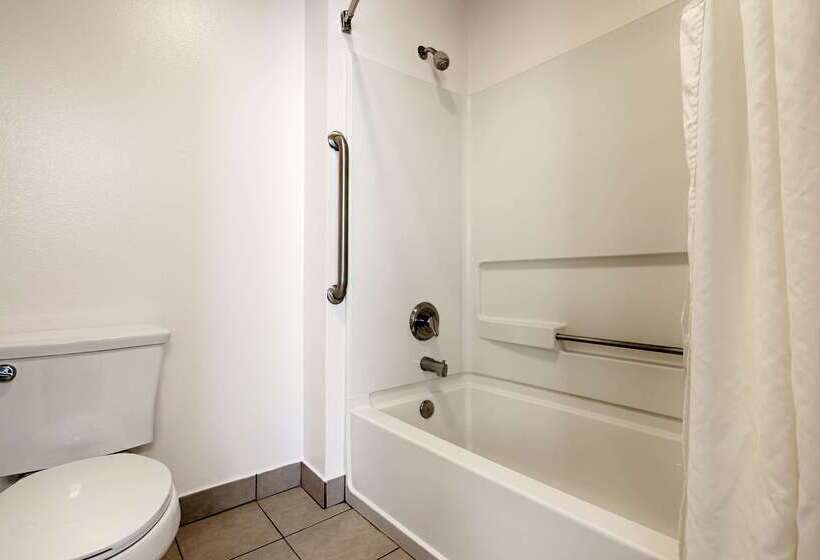 Отель Best Western Salinas Monterey