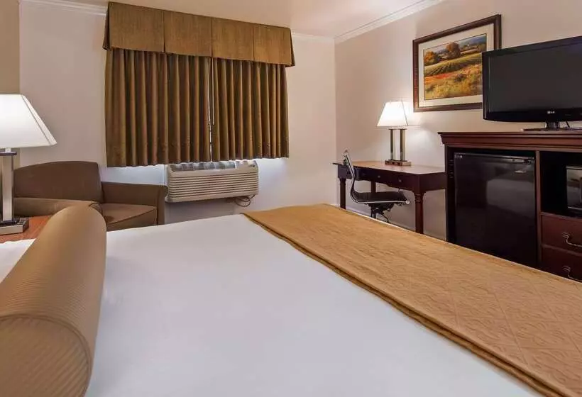 Отель Best Western Salinas Monterey