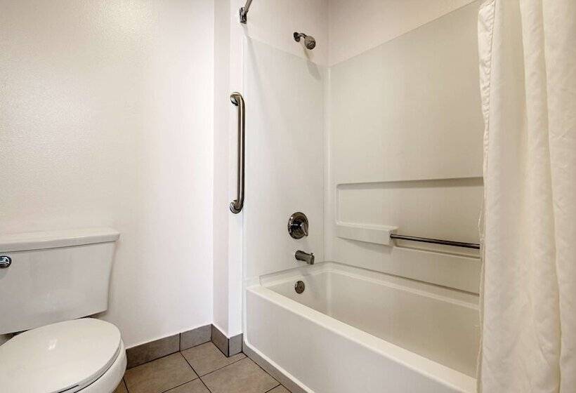 Отель Best Western Salinas Monterey