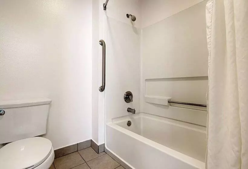 Отель Best Western Salinas Monterey