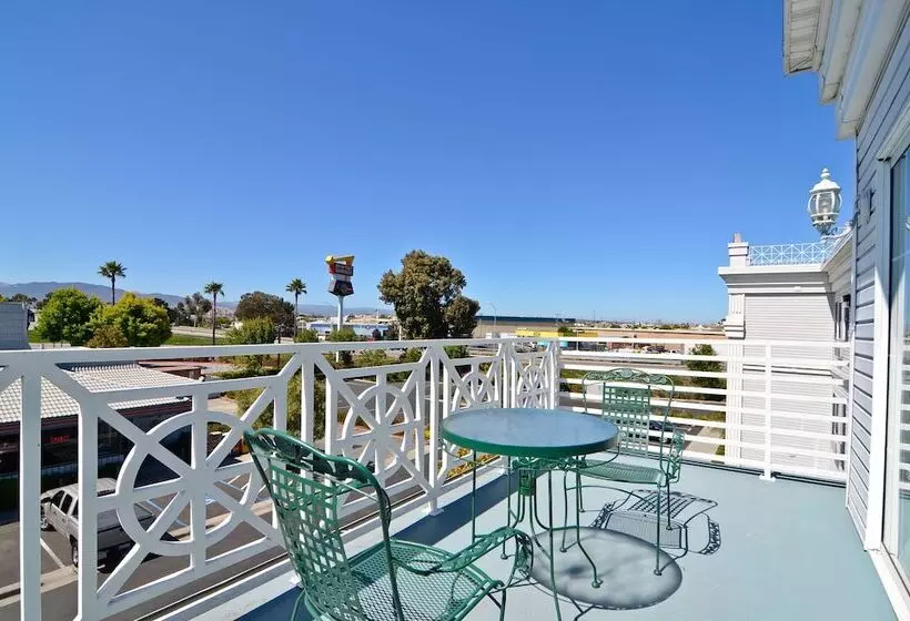 Отель Best Western Salinas Monterey