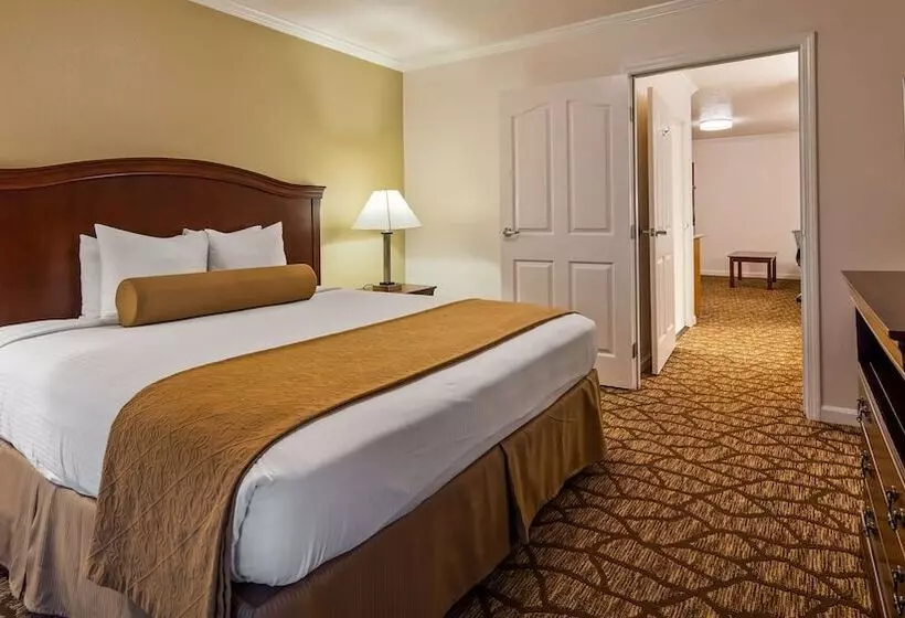 Отель Best Western Salinas Monterey