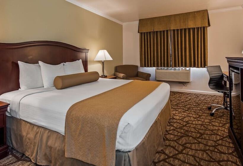 Отель Best Western Salinas Monterey